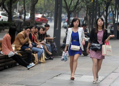 闫妮蒋欣扛起《小巷人家》收视，内娱中女组上大分